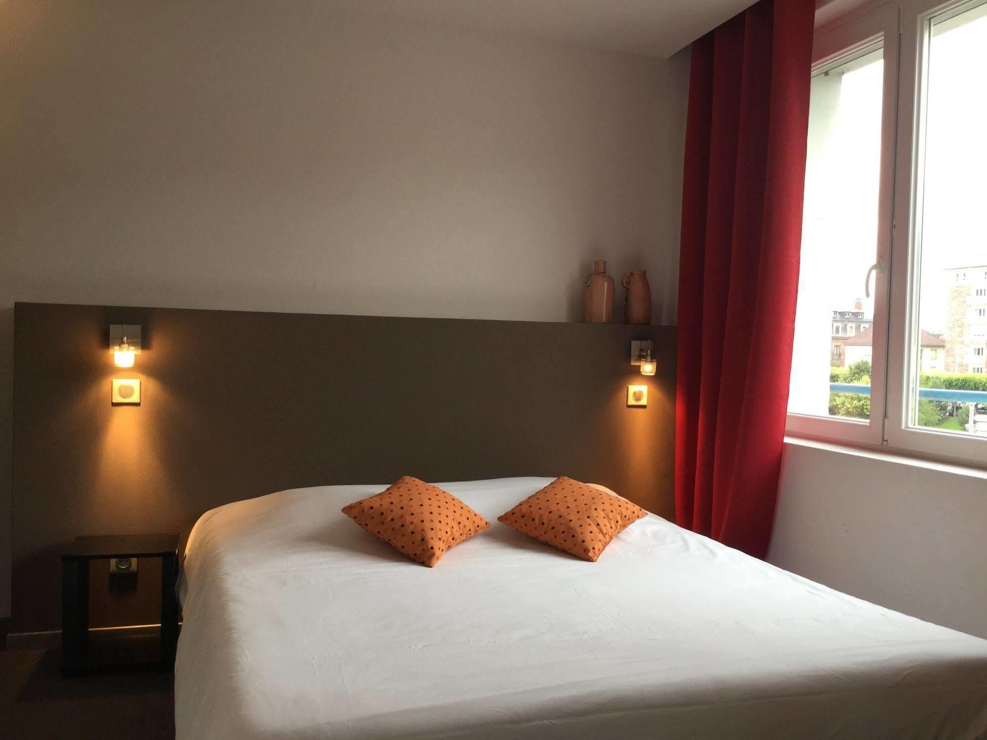 Hotel Bar Le Globe Saint-Die-des-Vosges Экстерьер фото