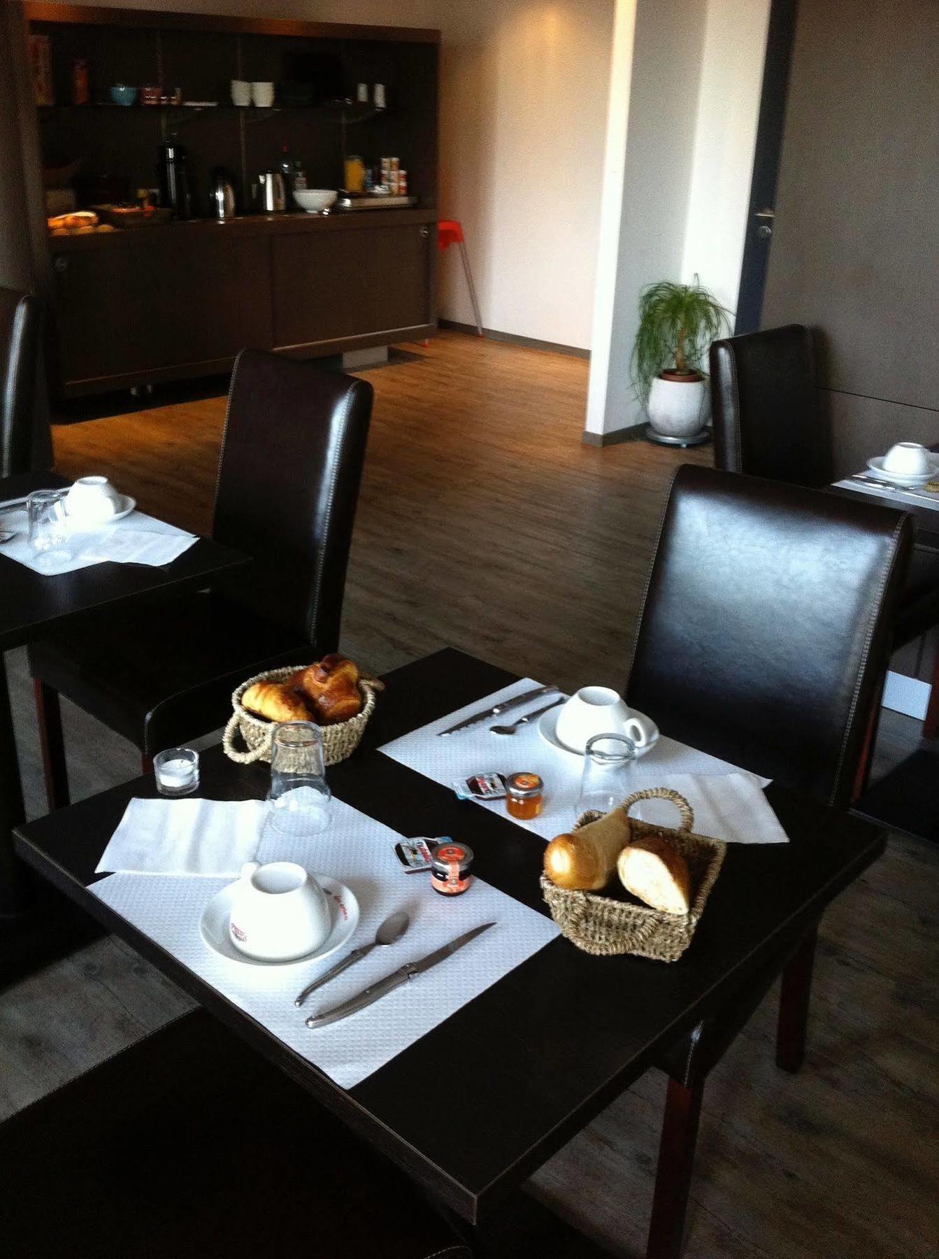 Hotel Bar Le Globe Saint-Die-des-Vosges Экстерьер фото